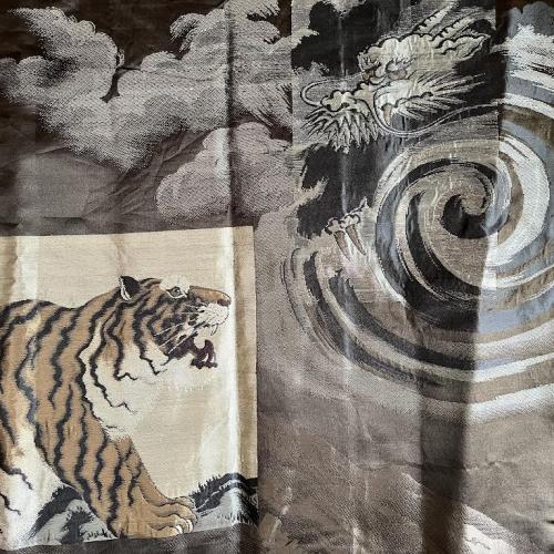 Antique haori soie noire tachibana montsuki tiger vs dragon homme
